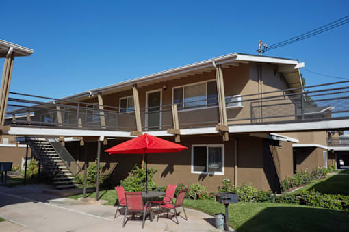 Towne Centre at Orange Apartment Homes in California near Anaheim featuring one bedroom, two bedroom and three bedroom apartments.