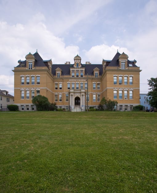 the building in which the hotel is located
