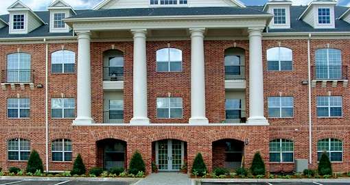 Luxury apartments with red brick exteriors and beautiful scenic views next to Ridgedale Mall and Minutes from Downtown Minneapolis