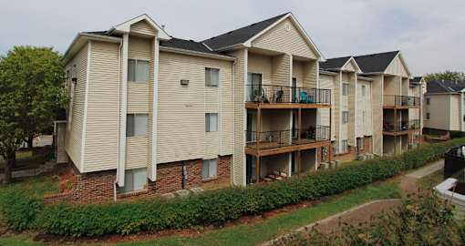 Apartments in central Omaha with lots of trees and lush landscaping, scenic views, and park-like setting at Kensington Woods Apartments