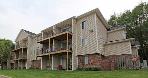 Apartments in central Omaha with lots of trees and lush landscaping, scenic views, and park-like setting at Kensington Woods Apartments