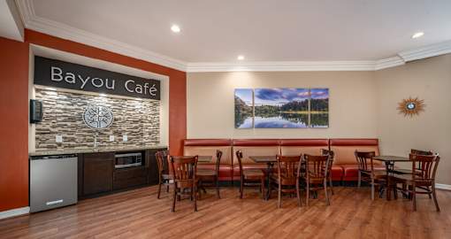 Huge clubhouse with coffee bar, spacious resident lounge, free wi-fi, and fitness center at Woodlake on the Bayou Apartments in Houston.