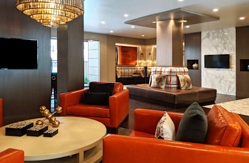 Luxury apartments with wi-fi enabled cyber café and clubhouse at Tuscany Walk Apartments in Houston.