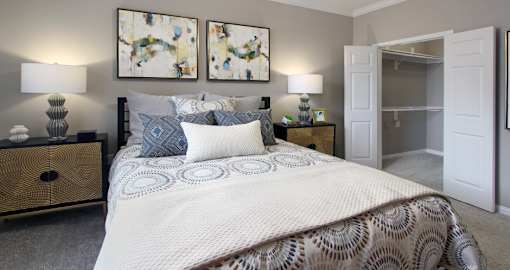 Luxury apartments with spacious bedrooms with attached bathrooms and walk-in closets at Rockledge Oaks Apartments in Lincoln, Nebraska