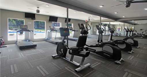 Apartments on Vine Street in Lincoln, Nebraska with huge 24-hour fitness center at LionsGate Apartments