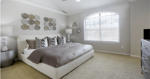 Huge master bedroom, spacious master bedroom with ceiling fan, high vaulted ceiling, over-sized windows, walk-in closet and attached luxury bath suite at Tuscany Villas in Houston.