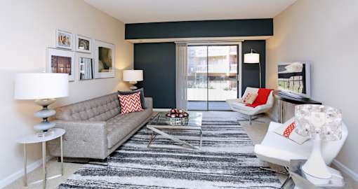 Spacious living room with colored feature wall at Embassy Park Apartments in Omaha, Nebraska