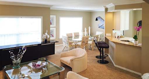 Luxury apartments with spacious floor plan, granite bar tops, oversized windows, and granite breakfast bars at RidgeGate Apartments in Minnetonka, Minnesota