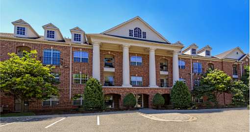 Luxury apartments with red brick exteriors next to Ridgedale Mall and Minutes from Downtown Minneapolis