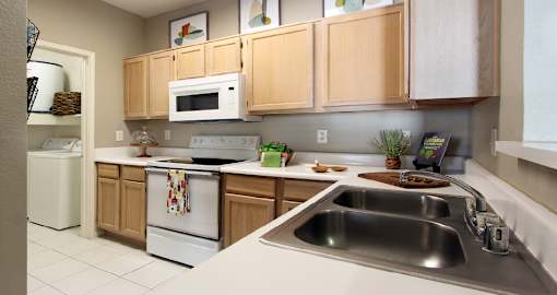 Luxury apartments with spacious kitchen, full-size washer and dryer, breakfast bar, washed oak cabinets, and 9-foot ceilings at Kensington Square Apartments.