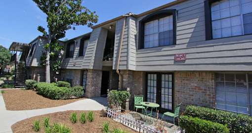 Gated apartment community close to the Galleria with pool, spa, poolside lounge chairs, lush landscaping, beautiful landscaping, and neighborhood setting.