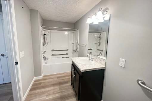 Full Bathroom at Hebron Station Apartments, Hebron, KY, 41048