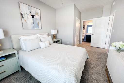 Bedroom with a Large Bed at Hebron Station Apartments, Hebron