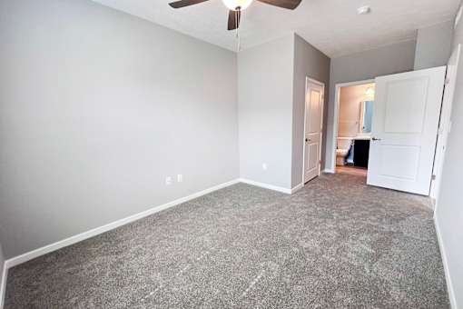 Empty Room at Hebron Station Apartments, Hebron, 41048