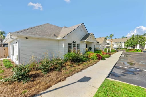 Walking Path at Baldwin Farms Apartments, Robertsdale, Alabama