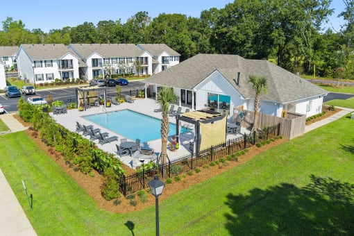 Pool And Exterior at Baldwin Farms Apartments, Alabama, 36567