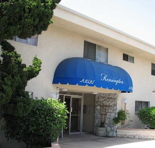 A building with a blue awning that says Kensington.