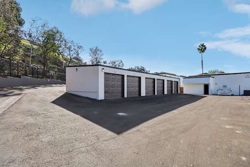 Haven at The Hills garages