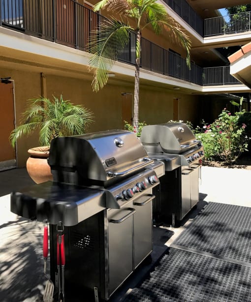 Woodman Lassen Apartments barbecue area