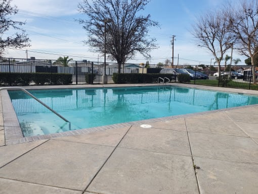Sunny View pool