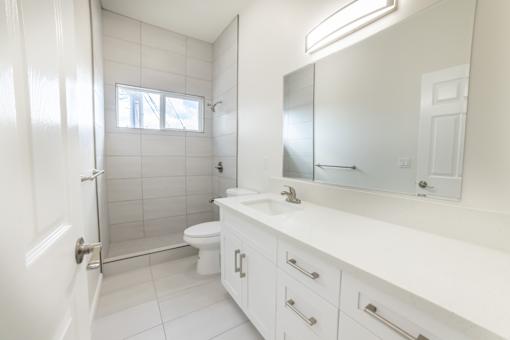 2612 Kapiolani Bathroom