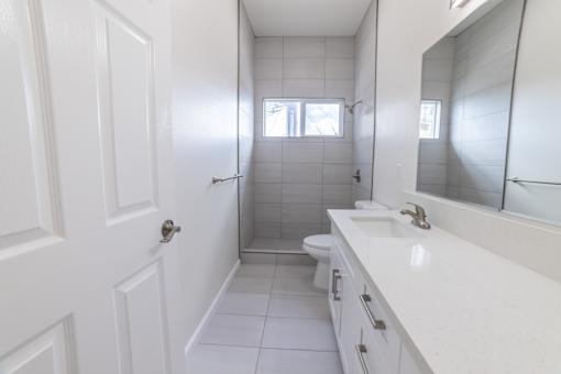 2612 Kapiolani Bathroom