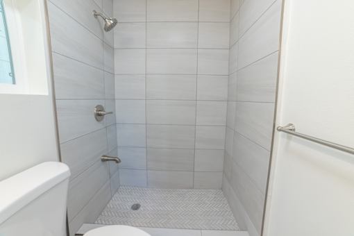 2612 Kapiolani Bathroom