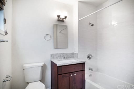 296 N Oakland Apartments bathroom with tub shower