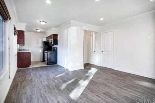296 N. Oakland Apartments living and dining area