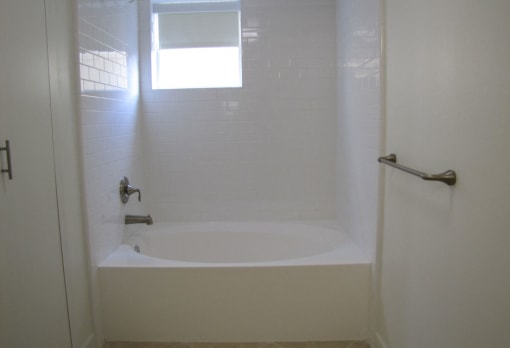 Mayfair Residences shower tub