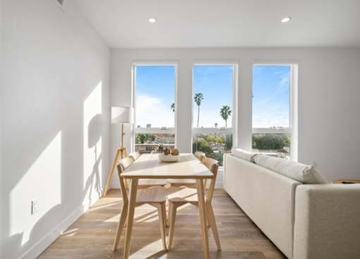 4804 Oakwood Digitally Staged Dining Area