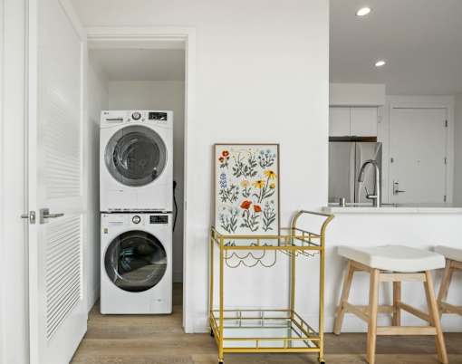 4804 Oakwood in unit washer and dryer