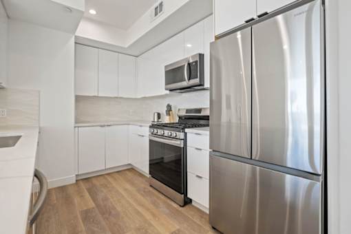 4804 Oakwood Digitally Staged Kitchen