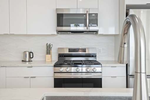4804 Oakwood Digitally Staged