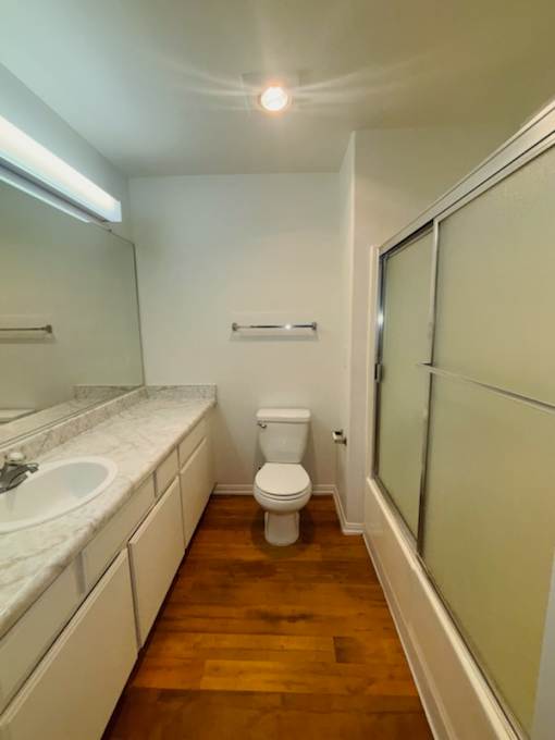 Park Stanton Place One Bedroom bathroom