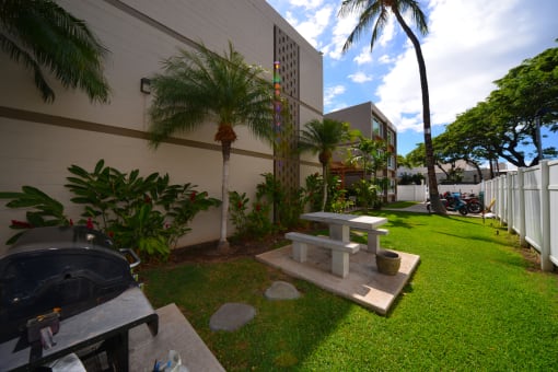 Lahaina Town Apartments outdoor barbecue area with seating