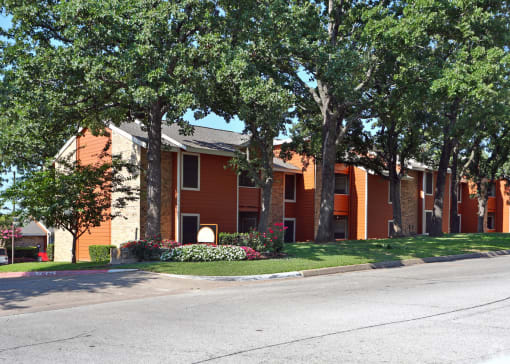 Bedford Oaks Apartments exterior building