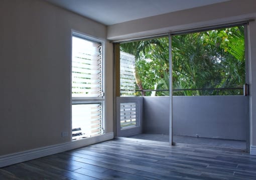 Napili Towers bedroom with glass doors to the balcony