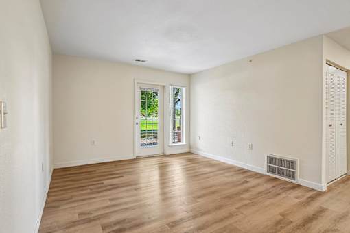 Bull Run Unit 404 Living Room