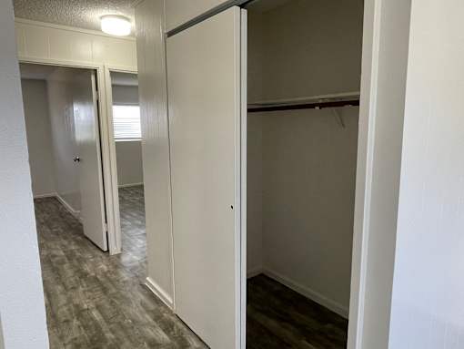 Cambridge Park Hallway Closet