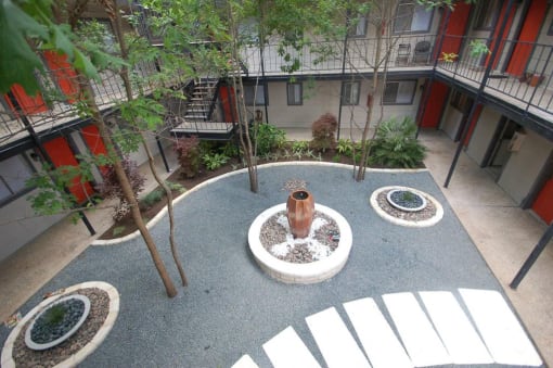 Casa 39 Apartments outdoor patio with fountain