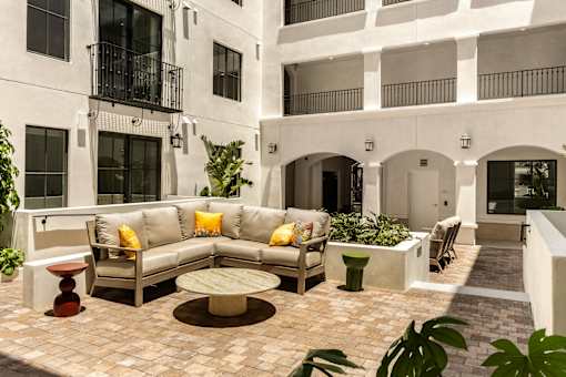 El Jardin Courtyard