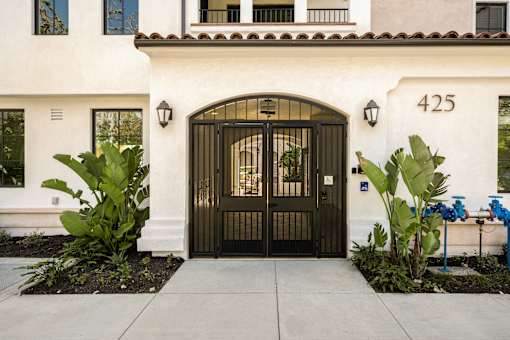 El Jardin Exterior Entrance