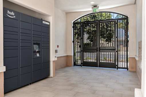 El Jardin Package Lockers