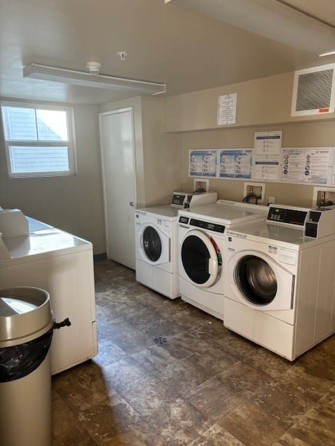 Elwood Family laundry room