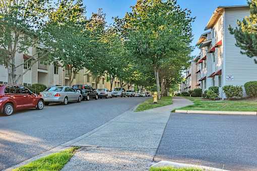 Courtside Apartments parking