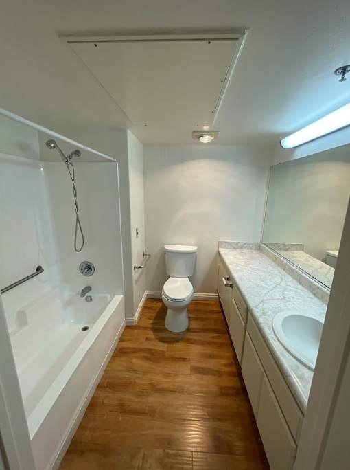 Hacienda Senior Villas One Bedroom bathroom