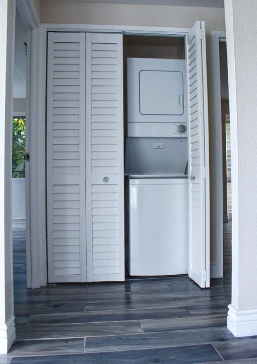 Napili Towers laundry closet with stackable machines