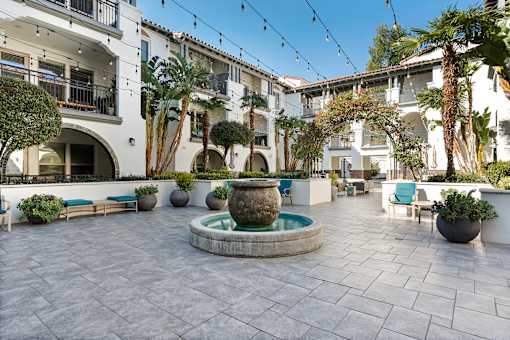 Horizons at Calabasas Courtyard