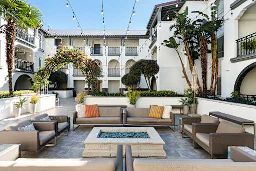 Horizons at Calabasas Firepit and Courtyard